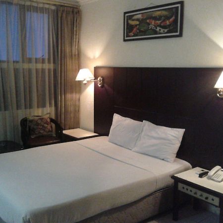 Hotel Ogh Doni Γιογκιακάρτα Εξωτερικό φωτογραφία