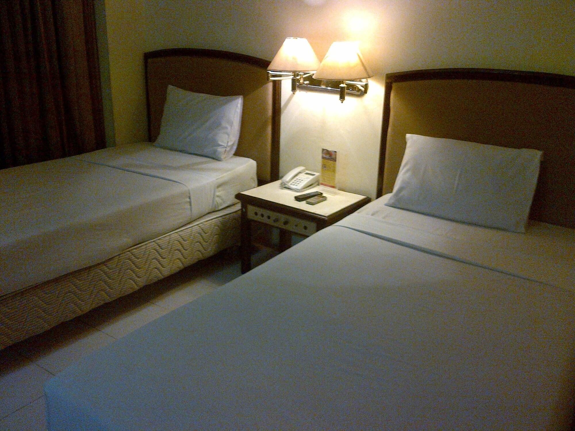 Hotel Ogh Doni Γιογκιακάρτα Εξωτερικό φωτογραφία